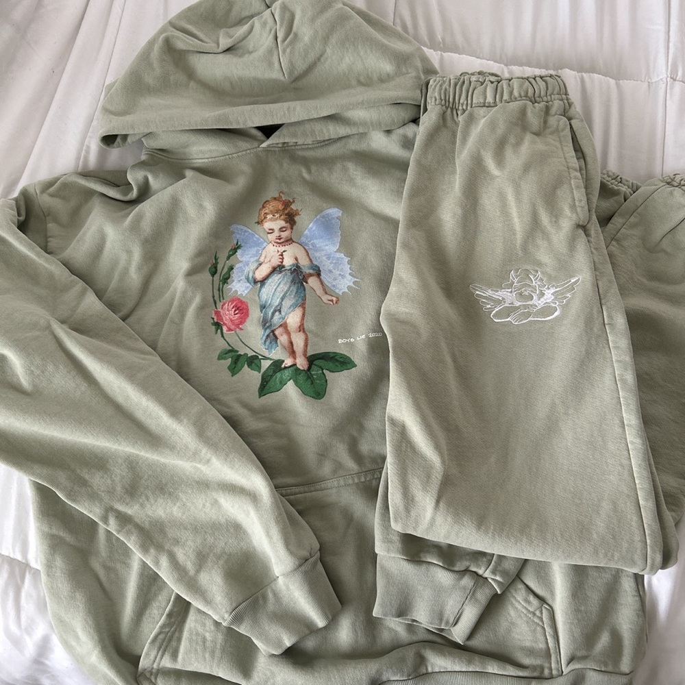 Boys Lie set. Medium bottoms. OS top. Purchased off Revolve at full price